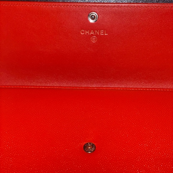 AUTHENTIC RED CHANEL CAVIAR LEATHER - LIKE NEW! - Picture 6 of 16